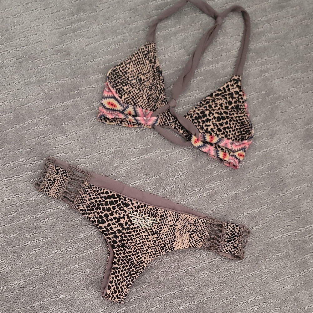 Multicolor Patterned Bikini Set - Picture 2 of 3